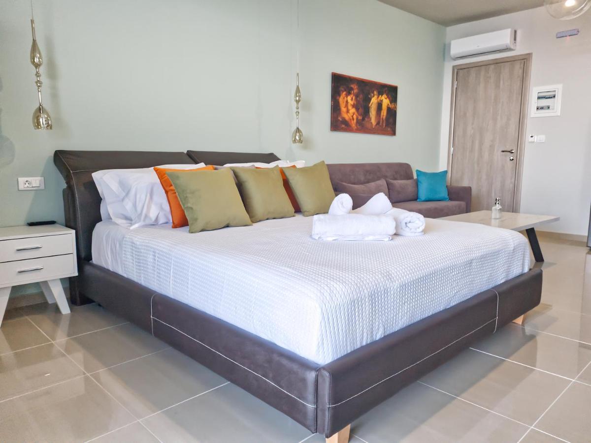 Epipleon Luxury Suites -105- Δωμάτιο 35Τμ Με Βεράντα 35Τμ Μπροστά Στη Θάλασσα Nafpaktos Ngoại thất bức ảnh